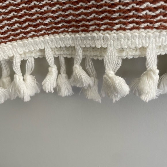 BRAND NEW! Crochet tank top with cute frill detail on the bottom! - Picture 6 of 6